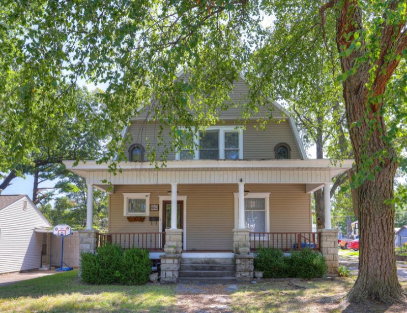 1052 S Garrison Ave, Carthage, MO 64836