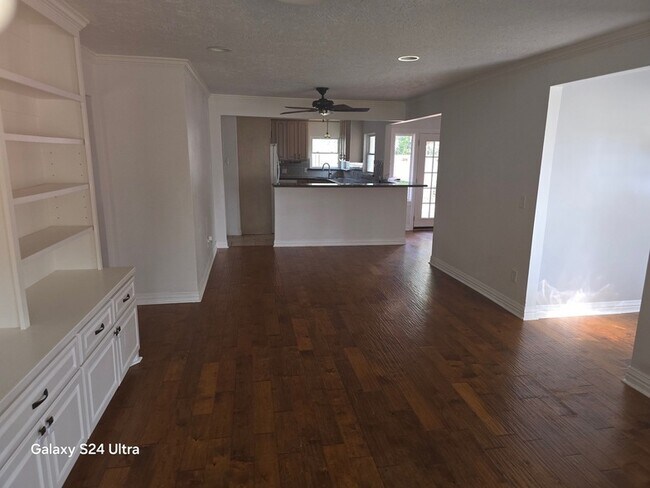 Foto del edificio - 4862 Creekbend Dr