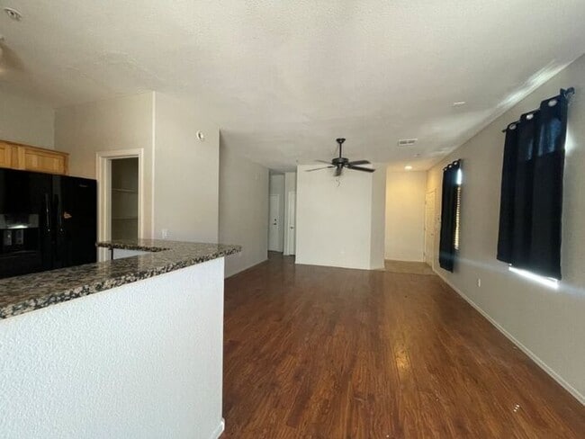 Building Photo - 2150 W Alameda Dr