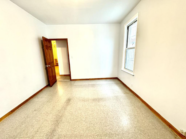 Foto del edificio - 2438 E 22nd St
