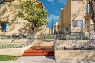 Building Photo - 10260 Plainview Ave