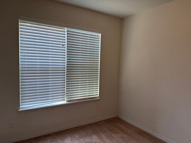 Foto del edificio - BEAUTIFUL 4 BEDROOMS, 3 BATHS,  SINGLE FAMILY HOME IN HARVEST LANDING IN CLERMONT