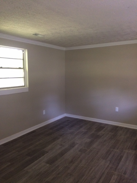 Building Photo - 212 Oak Street