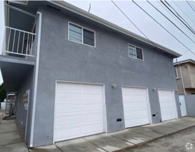 Building Photo - 2600 Apple Ave