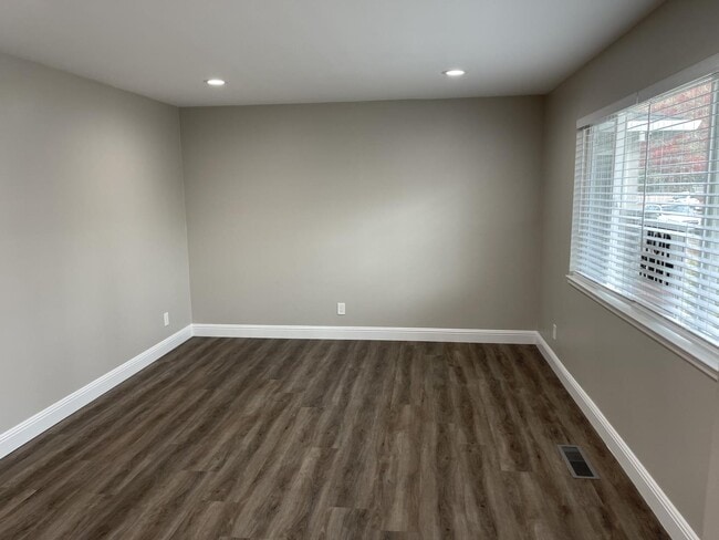 Building Photo - 5785 Lalor Dr