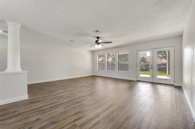 Building Photo - 2160 Glenhaven Dr