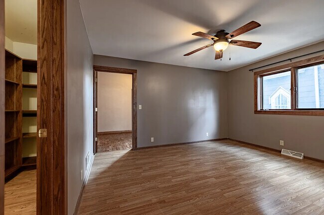 Foto del edificio - 2028 N Cambridge Ave