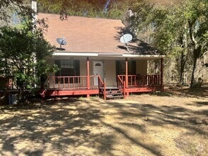 Building Photo - 112 Redwood St