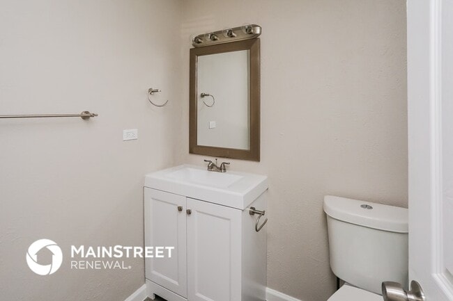 Building Photo - 10405 Kinslow Dr