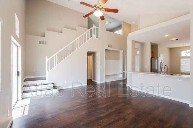 Building Photo - 425 W Azure Ave
