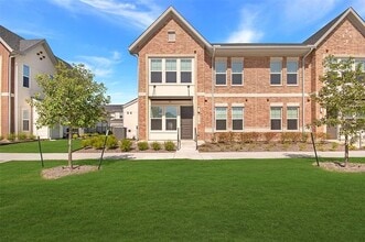 Building Photo - 11201 American Elm Wy