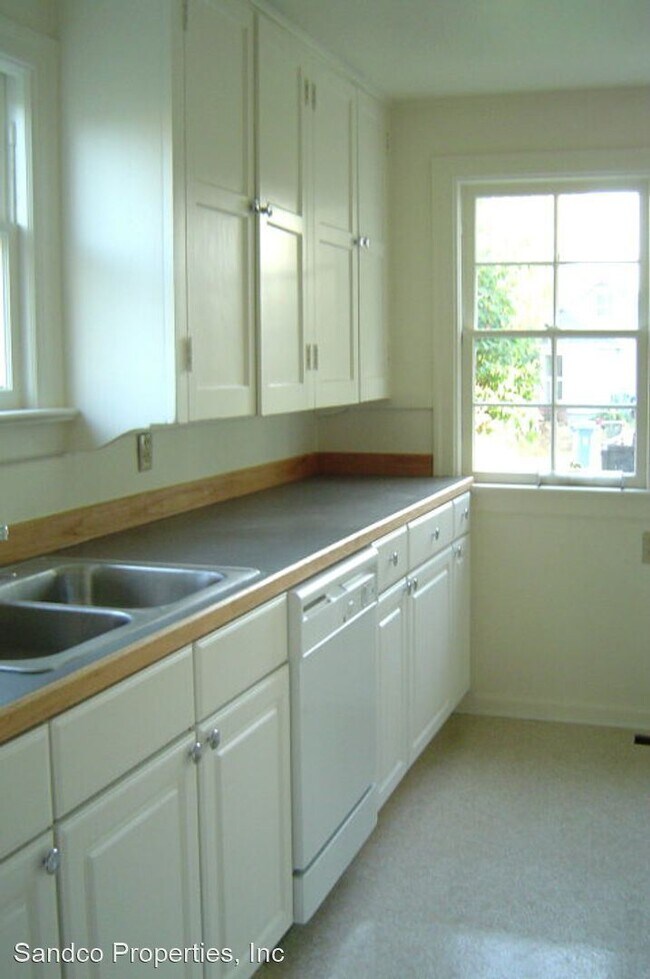 Building Photo - 3 br, 1 bath House - 410 S 50th Str