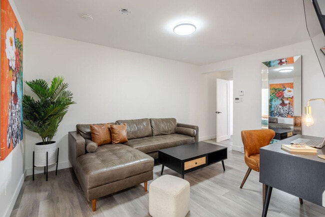 Building Photo - 1962 Rue Dufresne
