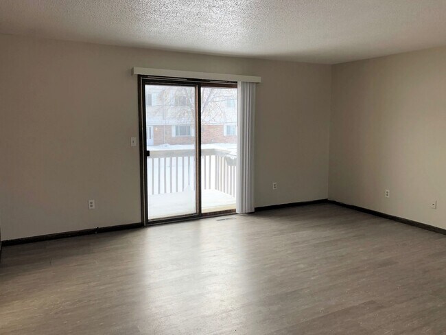 Building Photo - 407