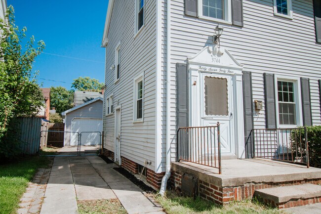 Foto del edificio - 3744 Bowen Rd