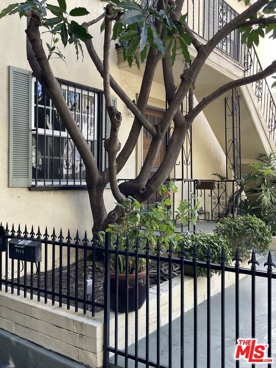 Foto del edificio - 9052 Elevado Ave