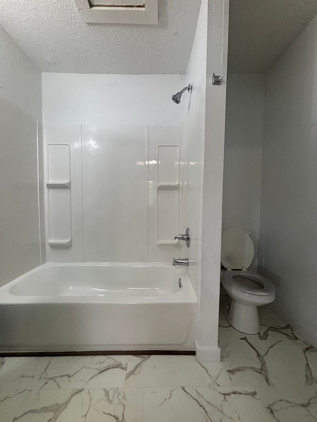 Foto del edificio - Remodeled 3 bedroom 2 full bathroom home!