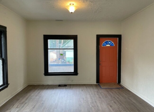 Building Photo - 212 E Belmont St