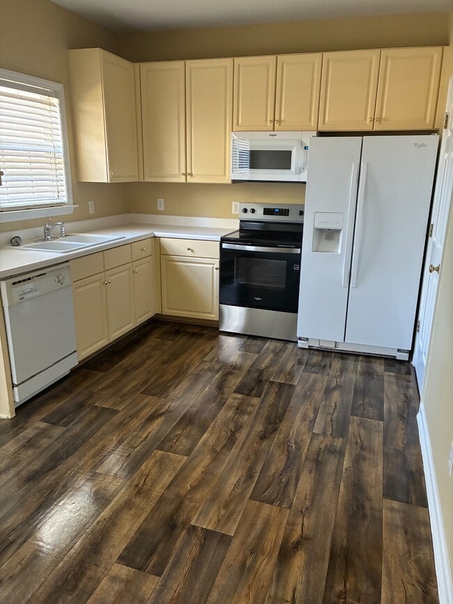 Foto del edificio - 2861 Bennington Dr