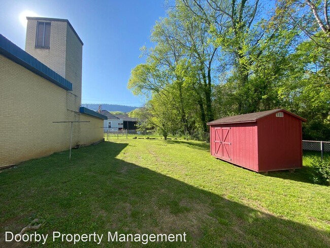 Building Photo - 5 br, 1 bath House - 4627 Kirkland Ave