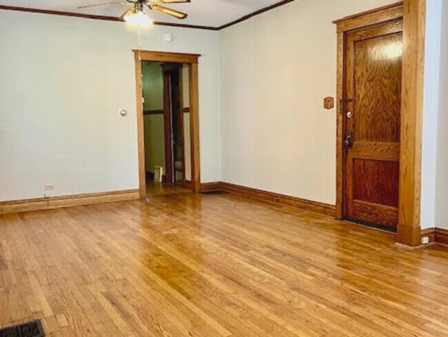Foto del edificio - 4050 W Warwick Ave
