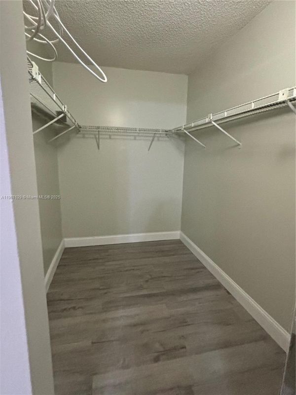 Foto del edificio - 2661 Huron Way