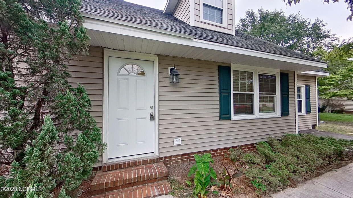Primary Photo - 832 Arnold Rd