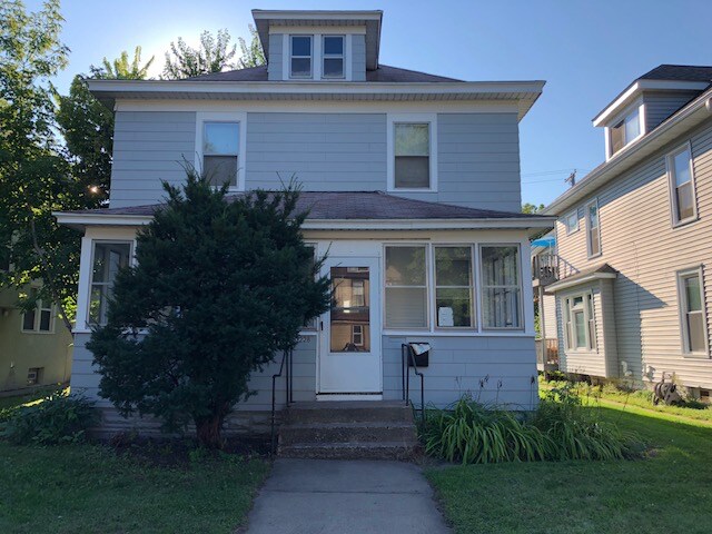 Primary Photo - 3 br, 1.5 bath House - 3228 Grand Ave.