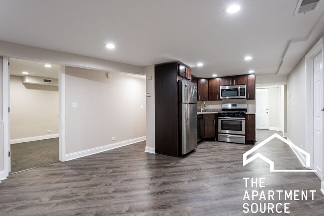 Photo - 1636 W Roscoe St Apartment
