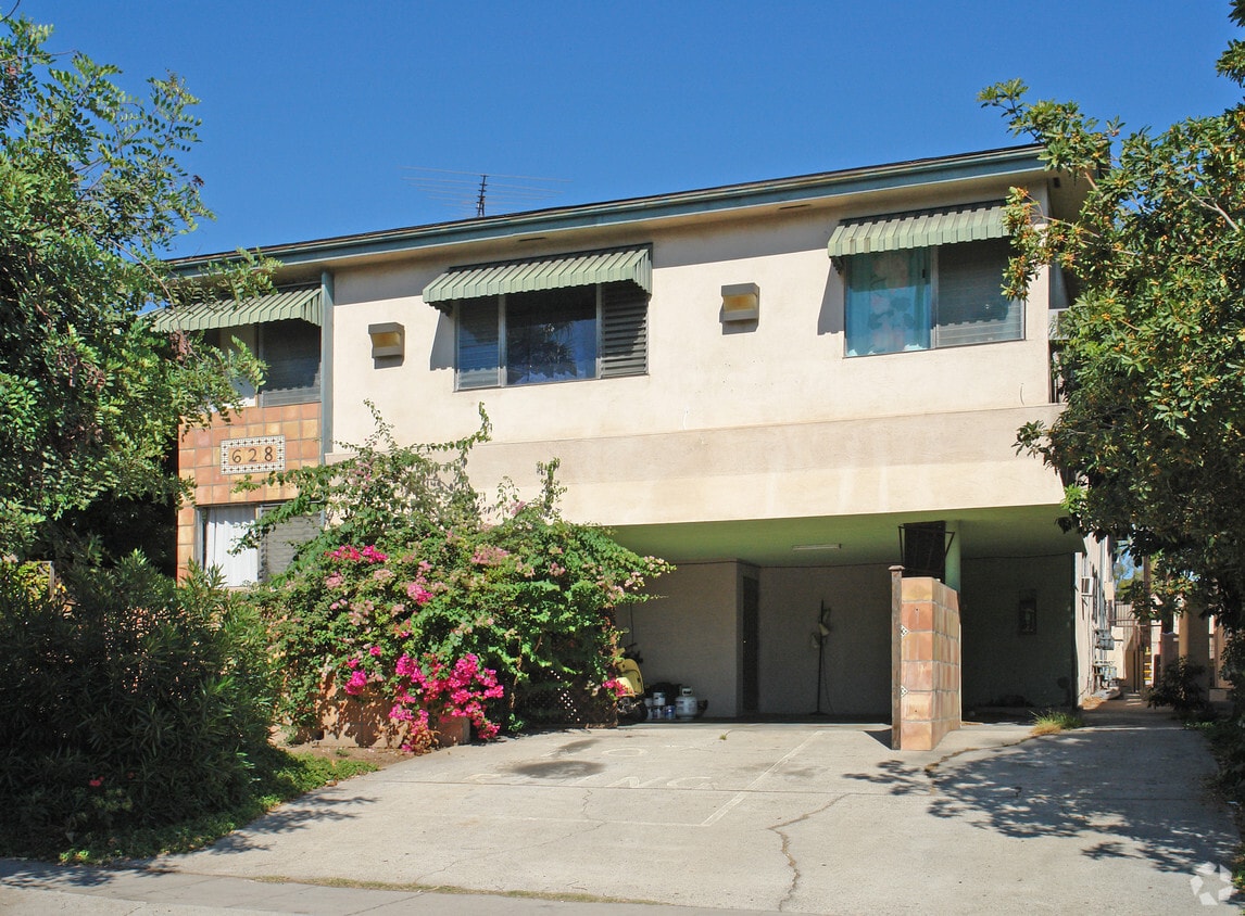 Building Photo - 628 N Hayworth Ave