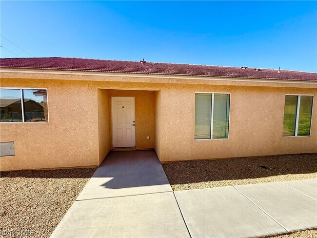 Building Photo - 1070 S Potro Ave