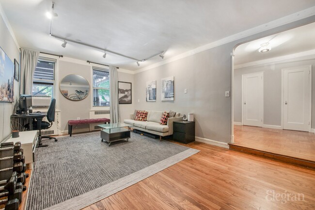 Building Photo - 49 W 96th St