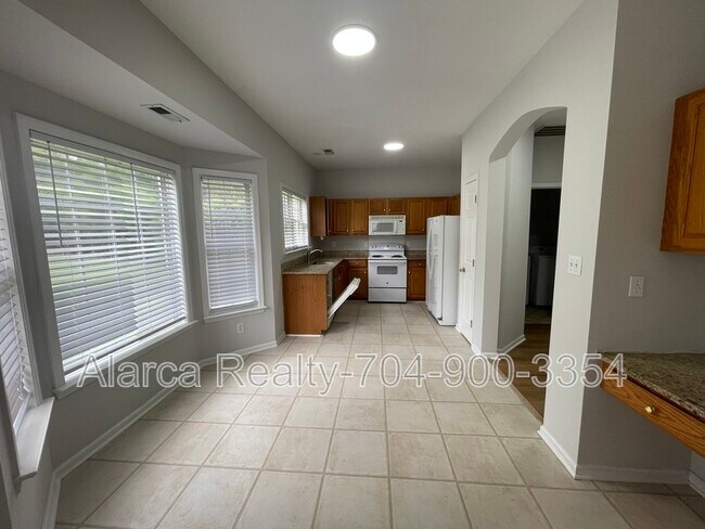 Foto del edificio - 9205 Mitchell Glen Dr