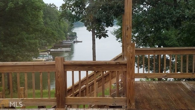 Building Photo - 140 River Lake Dr