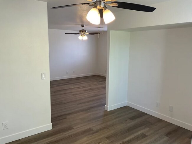 Foto del edificio - 3320 Twin Bridges Ct