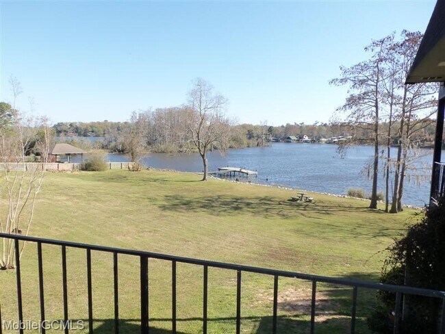 Foto del edificio - 201 Riverbend Dr