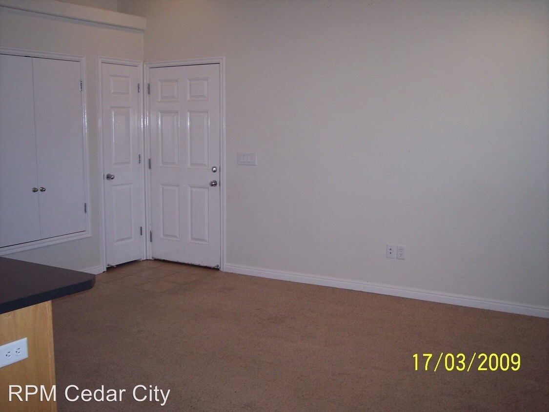 Building Photo - 294 S 200 E