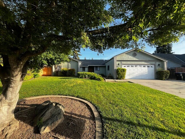 Foto del edificio - 3142 E Race Ave