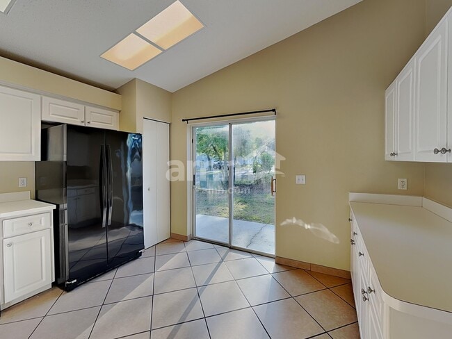 Foto del edificio - 7831 Chadwick Dr