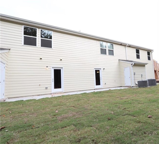 Building Photo - 2555 Piering Dr