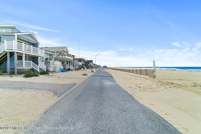 Building Photo - 171 Beach Front