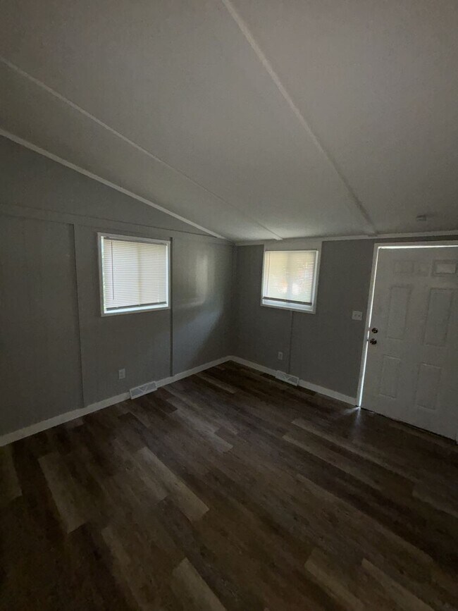 Foto del edificio - Affordable Comfort in Independence — 1-Bed...