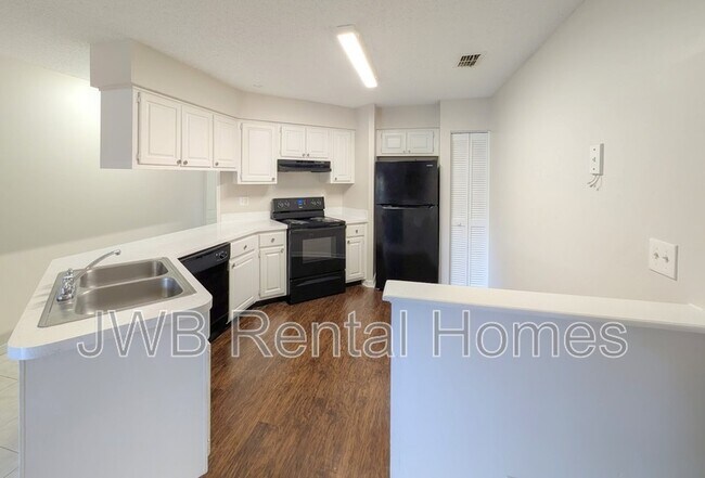 Foto del edificio - 4553 Melissa Ct W