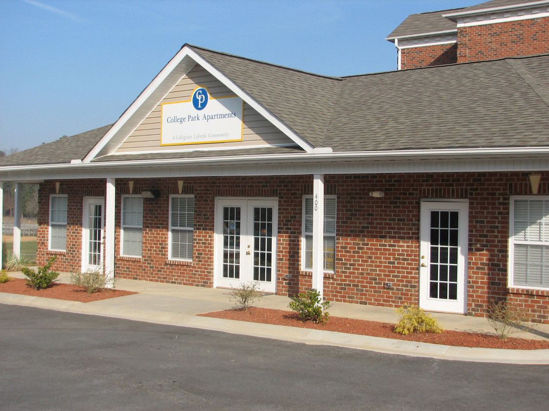 Building Photo - Golden Student Housing