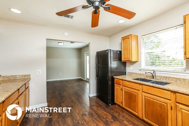 Foto del edificio - 1442 Lakecrest Dr