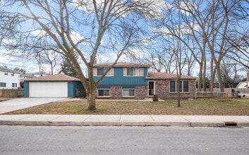 Building Photo - 818 Pleasant Ave