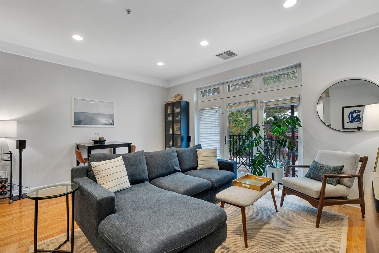 Foto principal - 1300 Grand St