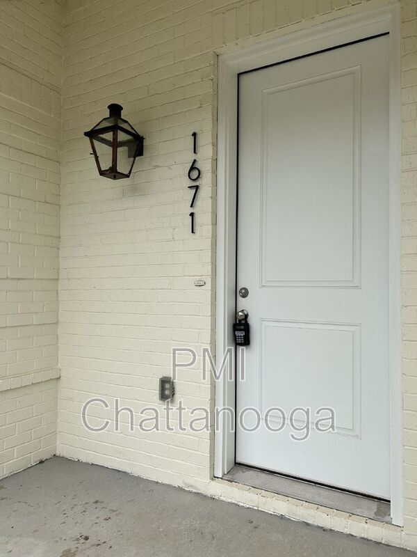 Foto del edificio - 1671 Adams St