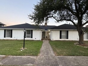 Building Photo - 2116 Teakwood Ln
