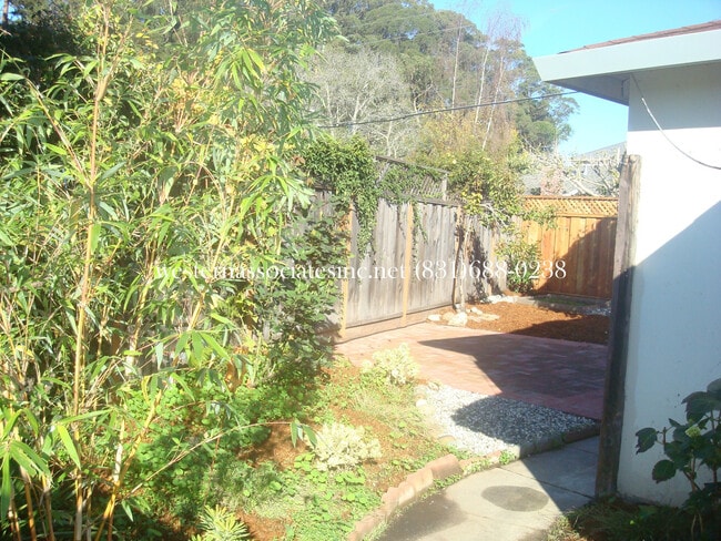 Building Photo - 511/515 Sunset Dr.